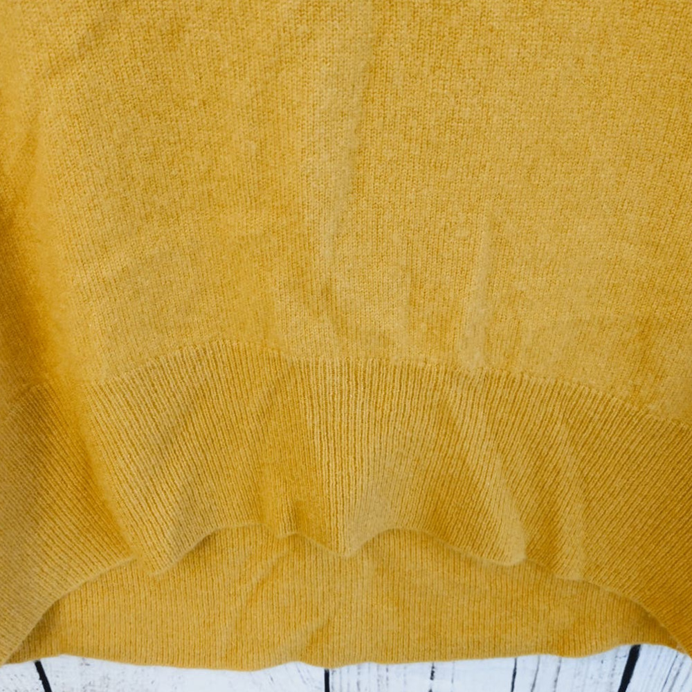 Women's 100% Cashmere Mustard Yellow Tahari Sweater - Picture 4 of 13